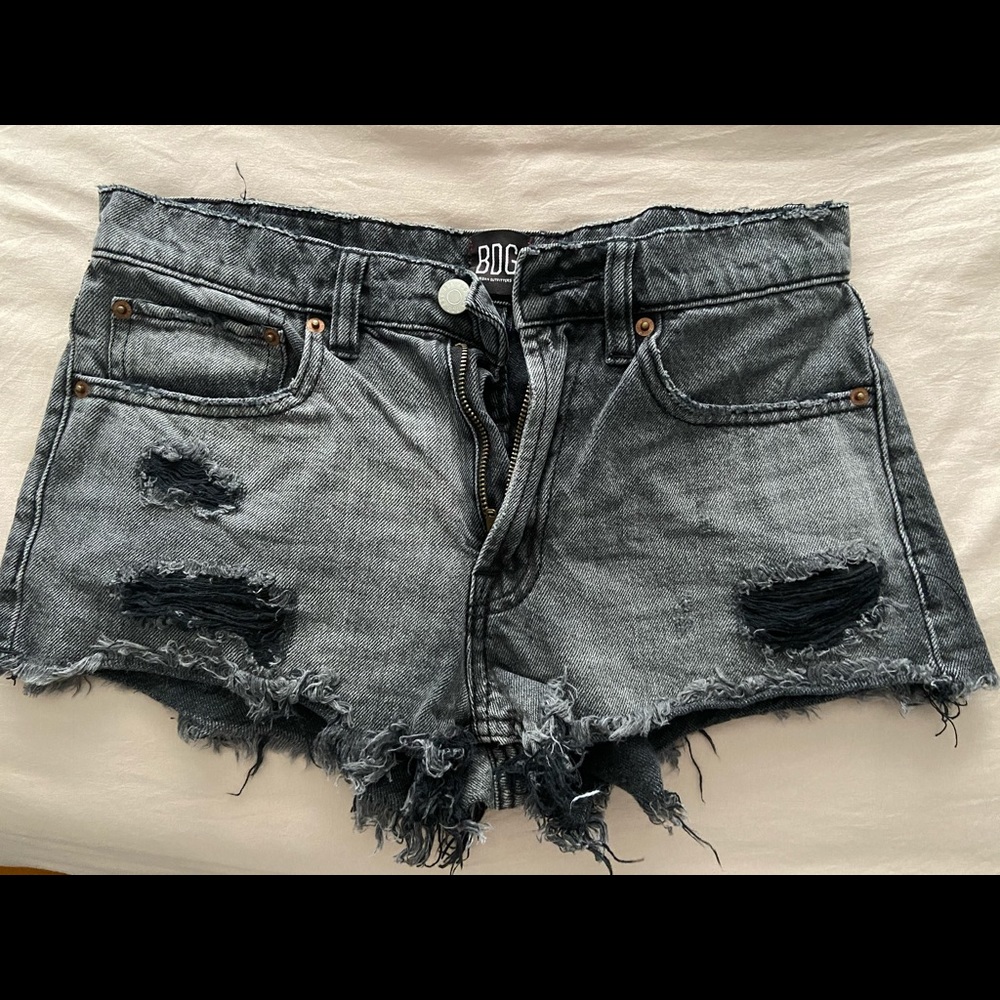 BDG Urban Outfitters Essential mid rise shorts